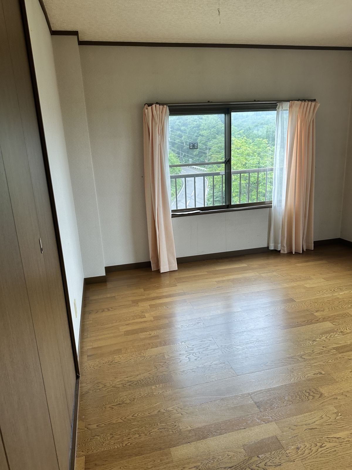 Room with balcony window