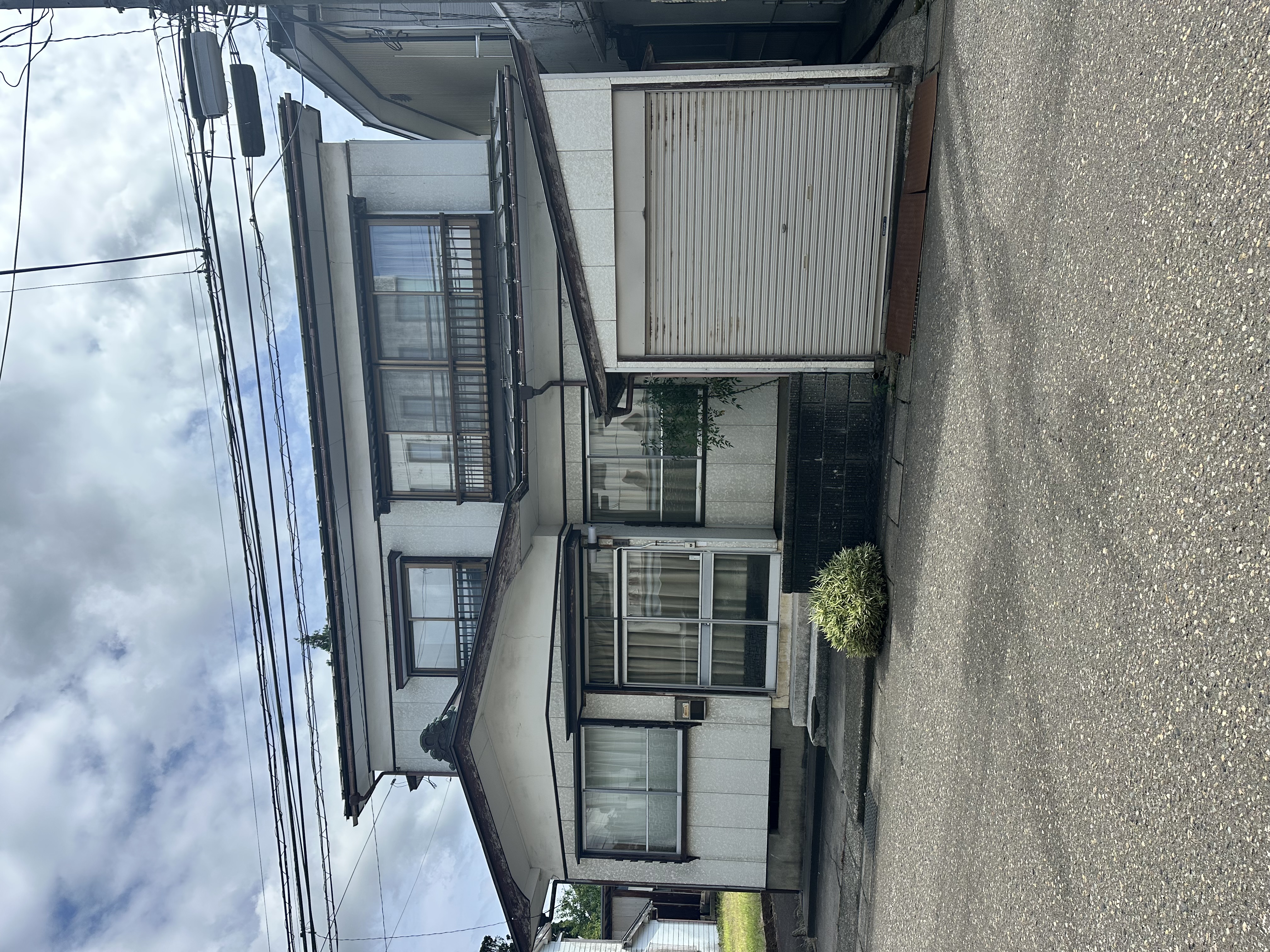 田舎の中心！周辺には商店があります。
